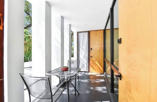 Colee Hammock Apartment | Impeccable 1-Bedroom Apartment with Oceanfront Views