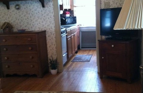 North End Cottage | Pet-Friendly Coastal Cottage with High Guest Ratings