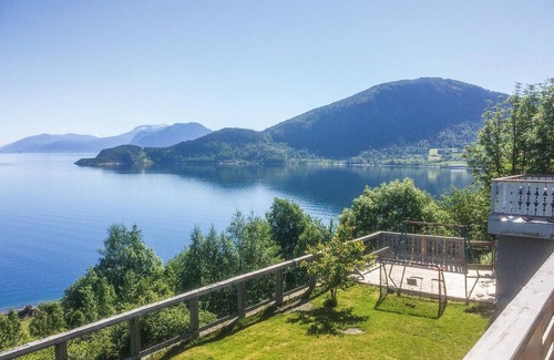 Vestnes House | Discover a Cozy Cottage Retreat in Vågstranda