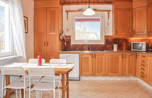 Filipstad House | Experience Comfort in Our Pet-Friendly Lake View Retreat