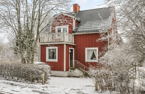 Filipstad House | Experience Comfort in Our Pet-Friendly Lake View Retreat