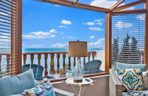 Avalon Villa | Experience Panoramic Views at Hamilton Cove Hotel