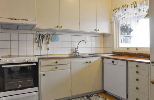 Billingsfors Apartment | Inviting Lakeview Apartment with Spa and Breakfast Options