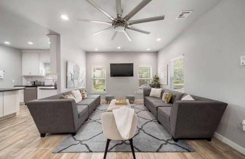 Tulsa House | Experience a Magnificent 5-Bedroom Home with Child Friendly Amenities