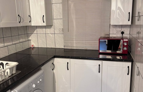 Valence House | Welcome to this newly renovated cozy & charming home in Dagenham, East London