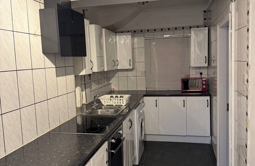 Valence House | Welcome to this newly renovated cozy & charming home in Dagenham, East London
