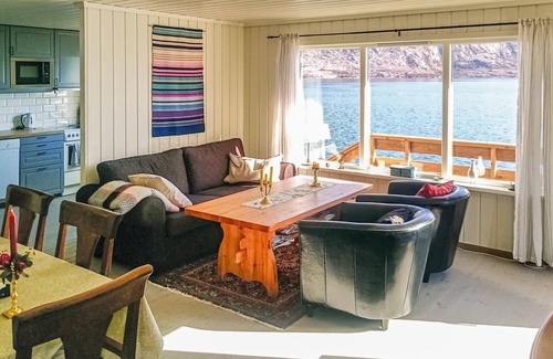 Hyllestad House | Discover Your Dream Getaway at This Lakeside Retreat