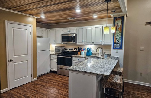 East End House | Discover Sea Glass: Oceanfront Retreat with Pool Access