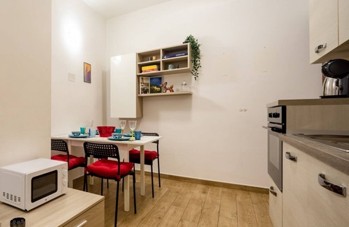 Borgo Milano Apartment | Welcome to Verona Pop, a comfortable duplex of approximately 90 m2, completely renovated in 2020, very bright and furnished with care and attention.The pop art style chosen for this house makes it lively and unique!The accommodation consists of two commu