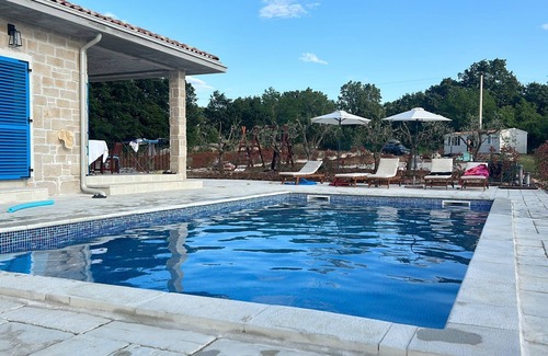 Prkacini Villa | Discover Villa Mare Blue: Ocean View & Poolside Retreat