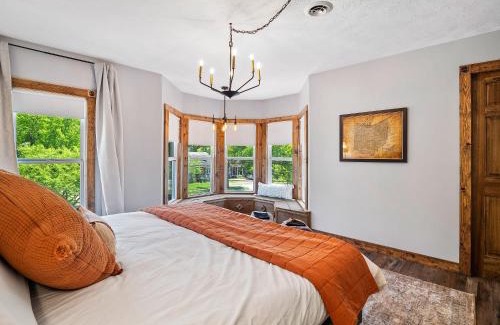 Geneva House | Discover Wine Country – 4-Star Haven with Family Amenities