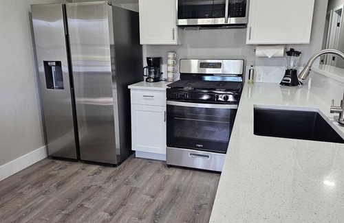 Montopolis House | Discover Your Ideal Austin Retreat with Spa & Family Amenities