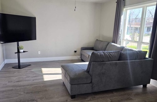 Montopolis House | Discover Your Ideal Austin Retreat with Spa & Family Amenities