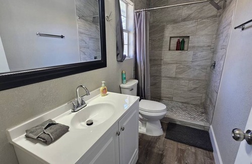 Montopolis House | Discover Your Ideal Austin Retreat with Spa & Family Amenities