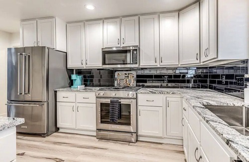 Norman House | Discover Your Perfect Retreat in Norman, OK with Pool & Breakfast