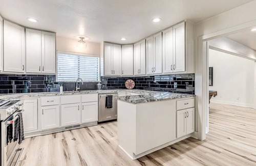 Norman House | Discover Your Perfect Retreat in Norman, OK with Pool & Breakfast