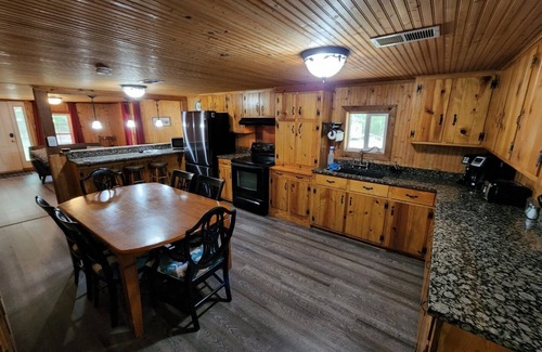 Higden Cabin | Discover Your Wildlife Oasis with Family-Friendly Amenities