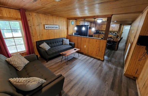 Higden Cabin | Discover Your Wildlife Oasis with Family-Friendly Amenities