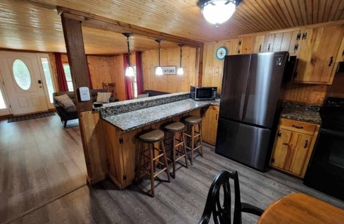 Higden Cabin | Discover Your Wildlife Oasis with Family-Friendly Amenities