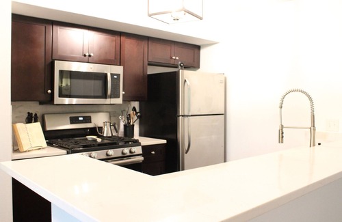 Dry Creek West Condo | Discover Your City Treehouse Oasis with Pool Access