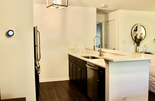 Dry Creek West Condo | Discover Your City Treehouse Oasis with Pool Access