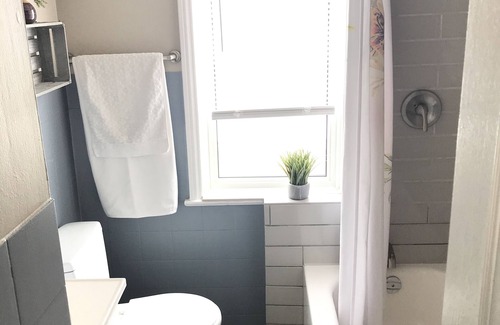Winnipeg House | Discover Winnipeg: Refreshing Stay with Kitchen Amenities