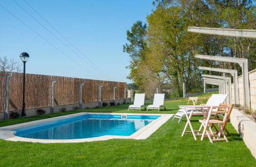 Portas Villa | Discover Villa Briallos: Family-Friendly Oasis with Pool