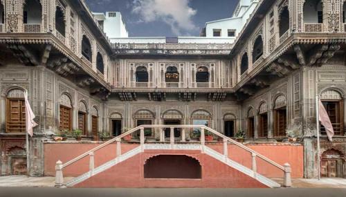 Allahabad Hotel | Discover WelcomHeritage Badi Kothi with Poolside Relaxation