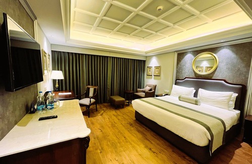 The Mall Road Hotel | Discover WelcomHeritage Kasmanda Palace: 4-Star Excellence