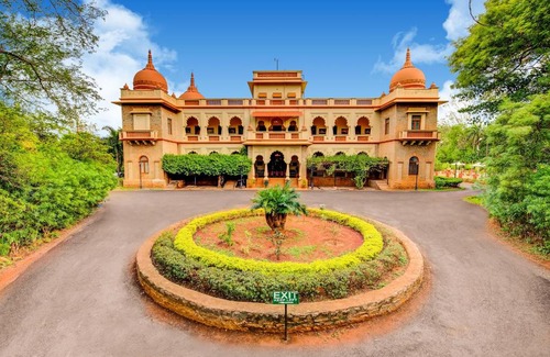 Sandur Hotel | Elegant WelcomHeritage Shivavilas Palace in Hampi Awaits!
