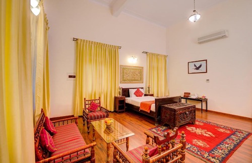 Sandur Hotel | Elegant WelcomHeritage Shivavilas Palace in Hampi Awaits!