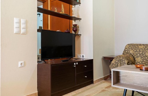 Paliani Apartment | Cozy Apartment in Venerato Featuring a Beautiful Garden