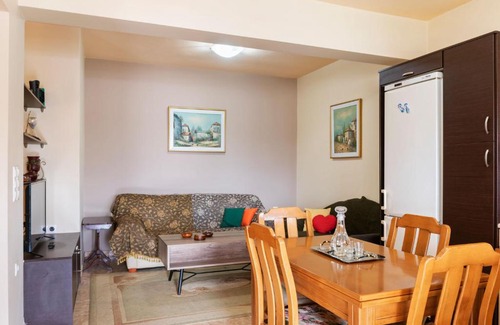 Paliani Apartment | Cozy Apartment in Venerato Featuring a Beautiful Garden