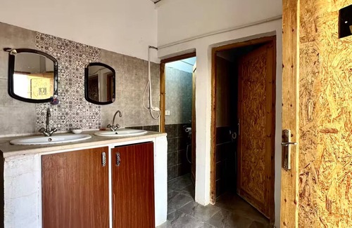 El Faouar Bed & Breakfast | Welcoming bed & breakfast with WiFi in Es Sabria