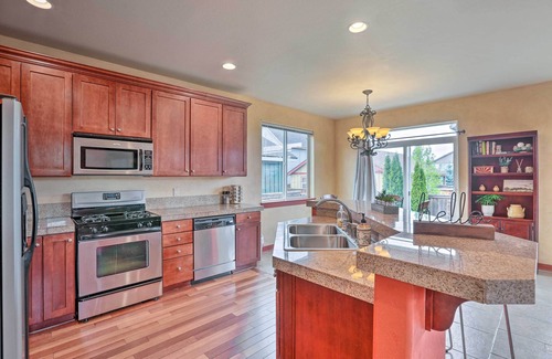 Mountain View District House | Convenient Bend Home Near Pilot Butte with Great Amenities