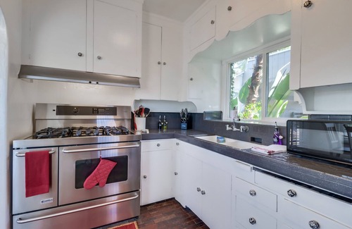 La Mesa House | Ideal Bungalow with Den, Perfect for Extended Stays
