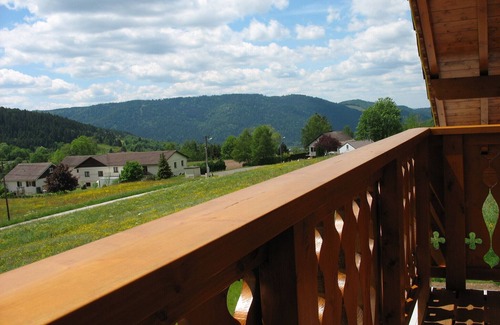 Basse-sur-le-Rupt Ski Chalet | Inviting Chalet with Lake View and Spa Amenities