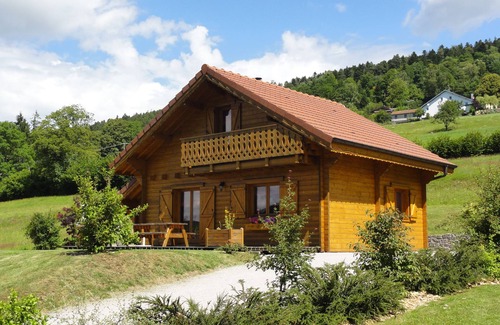 Basse-sur-le-Rupt Ski Chalet | Inviting Chalet with Lake View and Spa Amenities