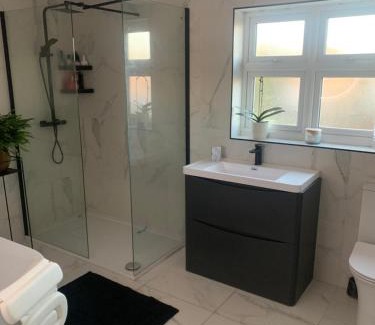 Liverpool House | Inviting Stay at Childwall Towers: Your Home Away From Home