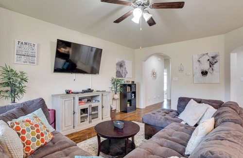 Copperas Cove House | Welcoming Copperas Cove Home w/ Grill, Fire Pit!