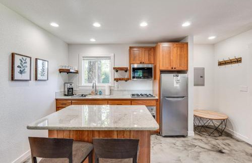 Grants Pass House | Inviting Grants Pass Retreat - Steps from the Park!