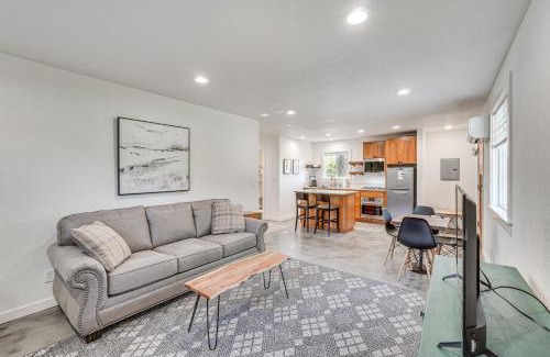 Grants Pass House | Inviting Grants Pass Retreat - Steps from the Park!