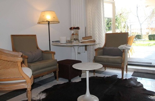 Municipality of Heiloo House | Welcoming Holiday Home in Heiloo with Sunlit Terrace