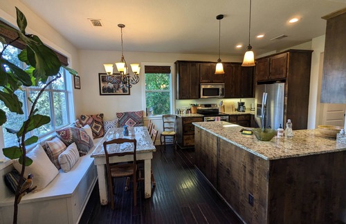 Leander House | Welcoming Retreat with Lake Views and Forest Hills
