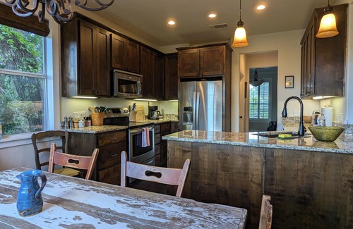 Leander House | Welcoming Retreat with Lake Views and Forest Hills