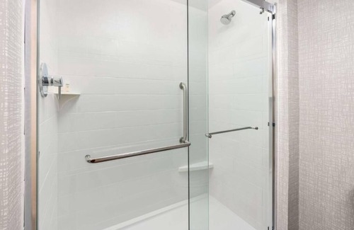 Tigard Hotel | Welcoming Hotel with Indoor Pool & Free Breakfast Included