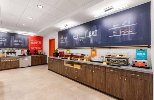 Tigard Hotel | Welcoming Hotel with Indoor Pool & Free Breakfast Included