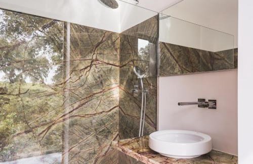 Foros de Vale de Figueira House | Relaxing Retreat with Pool and Lake View in Montemor o Novo