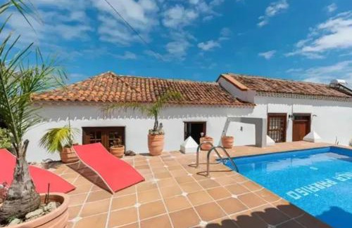 Valle de Guerra House | Family-Friendly 2-Bedroom House with Pool in La Laguna