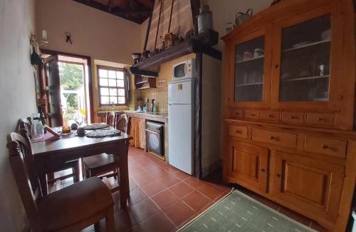 Valle de Guerra House | Family-Friendly 2-Bedroom House with Pool in La Laguna